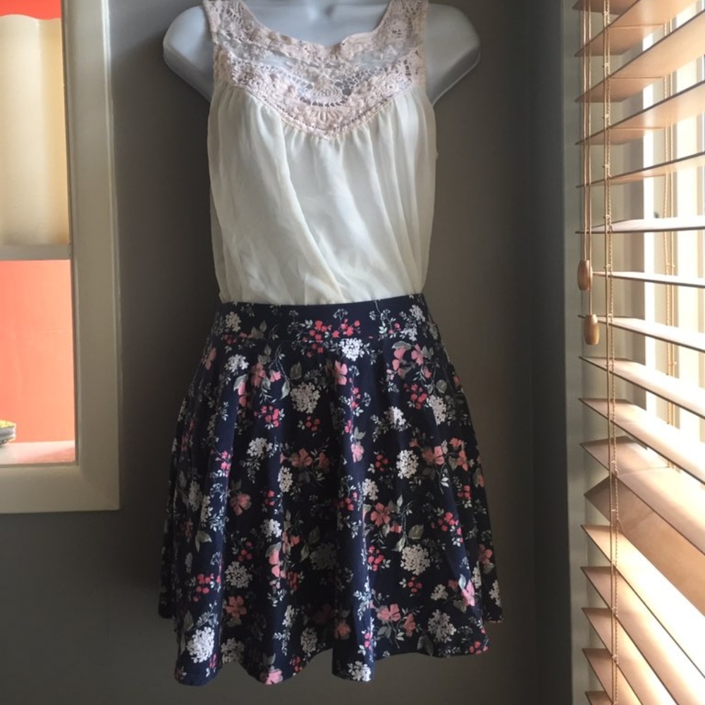 FLORAL SKATER SKIRT!